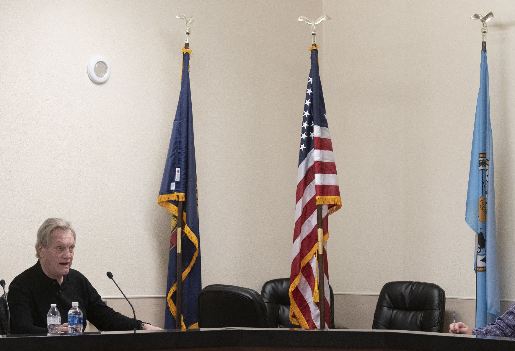 Simpson talks dams with Jerome County Commissioners